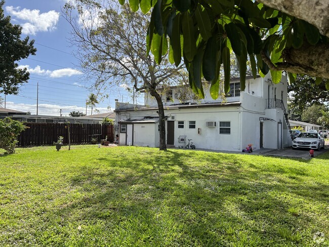 Building Photo - 2205 Roosevelt St Unit 4 Rental