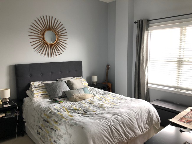 Bedroom with lots of natural light - 437 W North Ave Unit 605