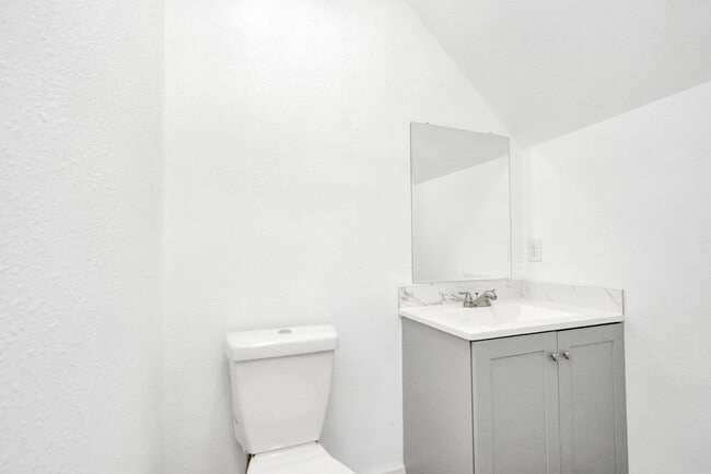 Building Photo - 1501 Maiden Ln