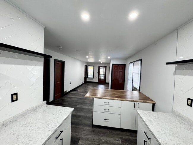 Photo - 1661 Howard Ave Unit 1663