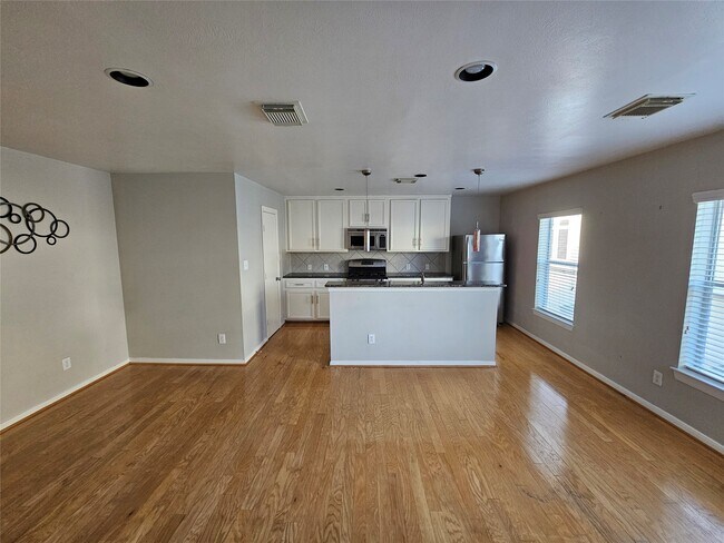 Photo - 1271 W 17th St