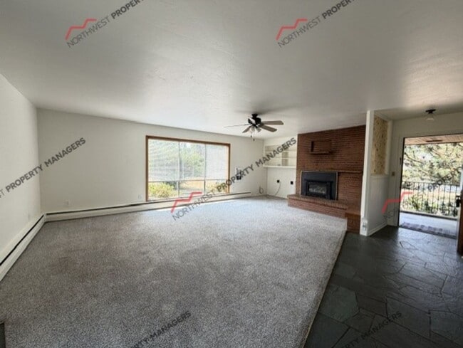 Photo - 125 Sawall Ave