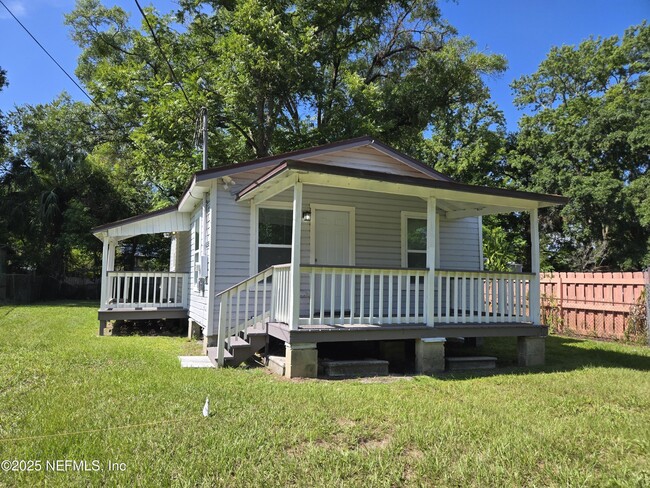 Building Photo - 1610 W 29th St Rental