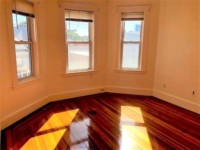 Building Photo - 28 Litchfield St