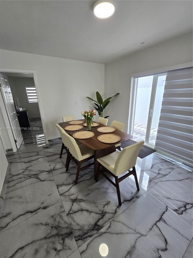 Photo - 869 W 37th St