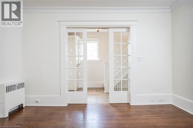 Photo - 209 Allan St