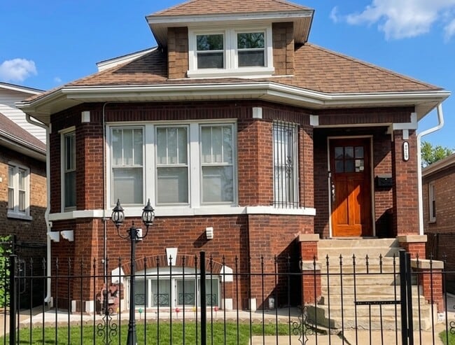 Building Photo - 4919 W Wabansia Ave