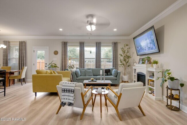 Photo - 301 Oak Hill Ln