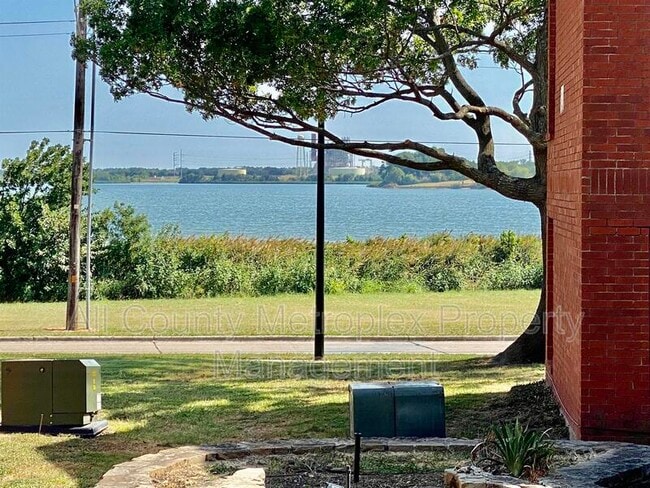 Building Photo - 5901 Lake Hubbard Pkwy