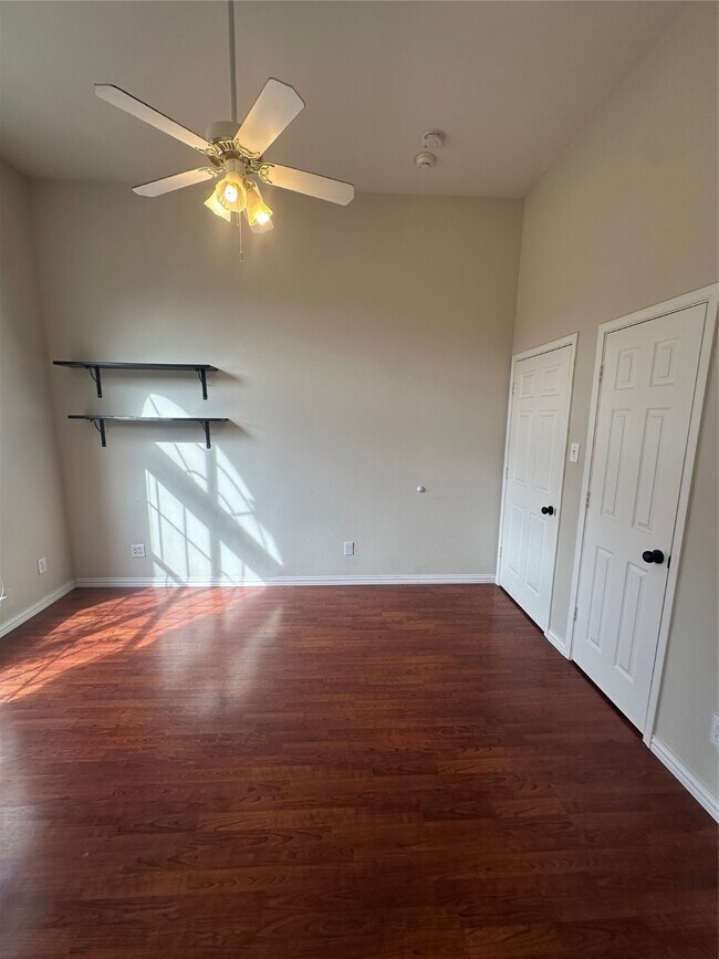 Building Photo - 4742 Parkhaven Dr