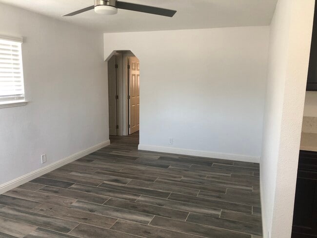 Entrance/Livingroom - 648 Jefferson Ave