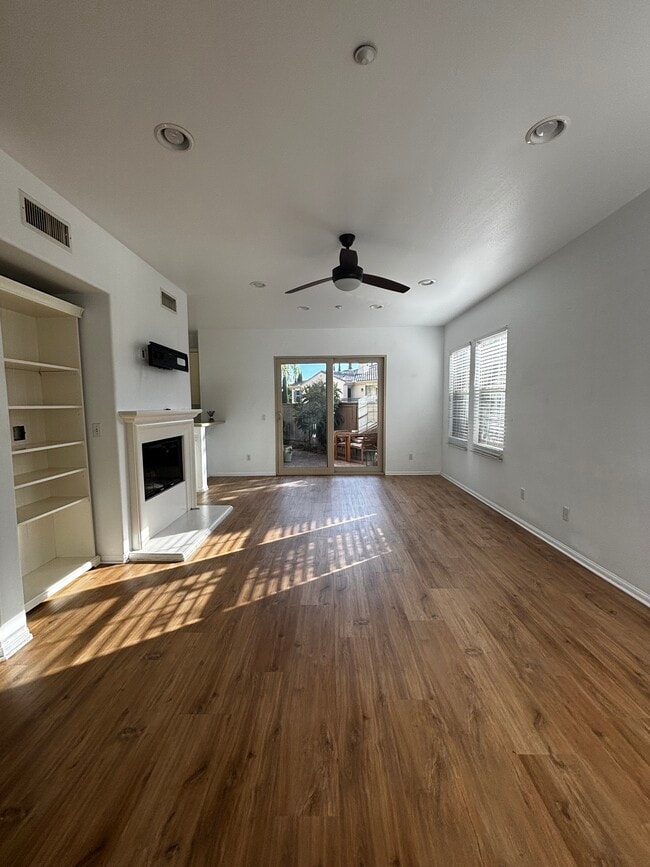 Building Photo - 2727 Bellezza Dr Unit Escala