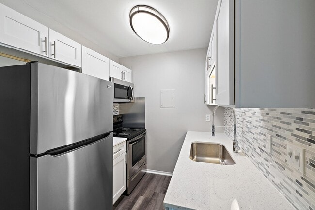 Town & Country Apartments - Wixom, MI