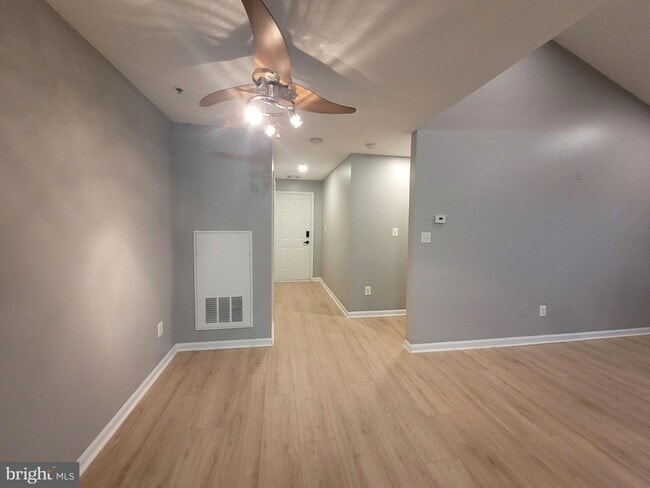 Photo - 8921 Town Center Cir Unidad 305