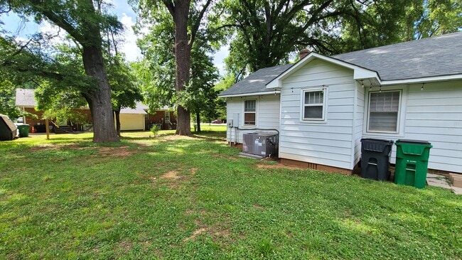 Photo - 6319 Tuckaseegee Rd