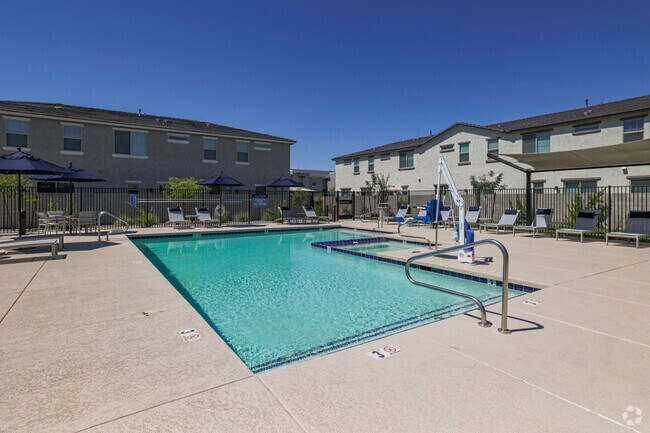 Piscina - Avalon Townhomes