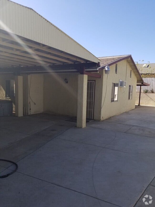 Building Photo - RIALTO COMING SOON! Rental