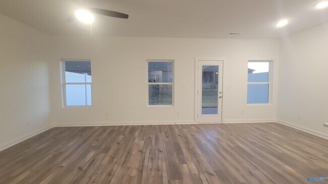 Photo - 7597 Discovery Pt Dr NW