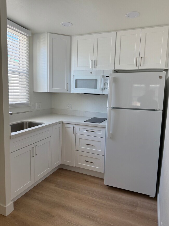 10 Idora Ave Unit A