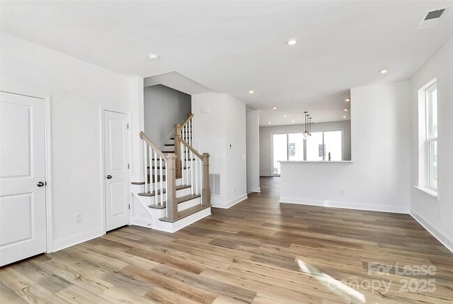 Photo - 7118 Westrow Ave