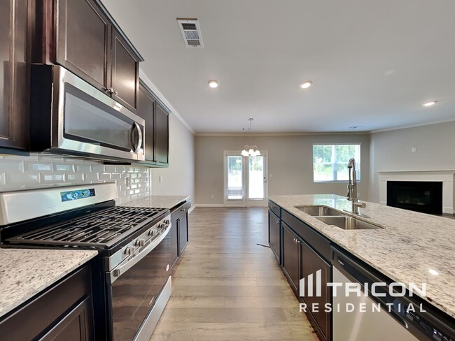 Photo - 4827 Golden Finch Ln