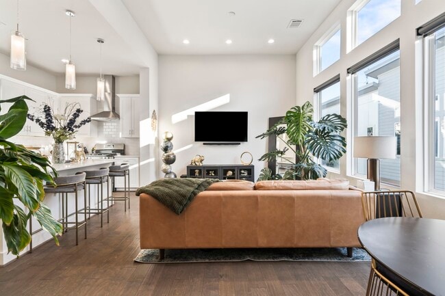 Building Photo - 2210 Lou Ellen Ln