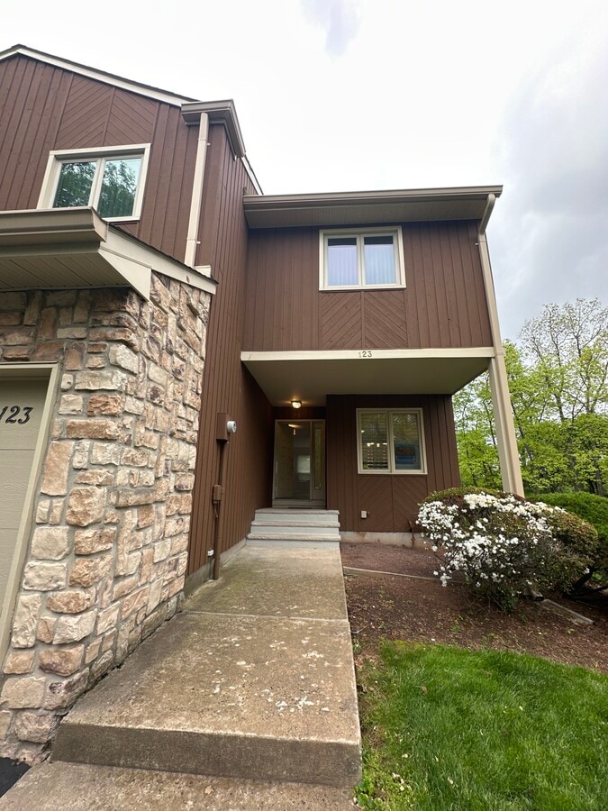 Photo - 123 Bond St