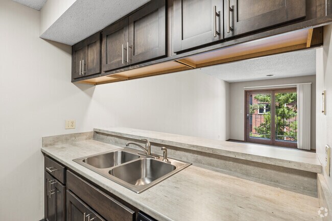 2BR, 1.5BA - 897SF - Kitchen - Gate Park Apartments