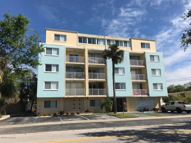 Building Photo - 732 N Halifax Ave Unit 403