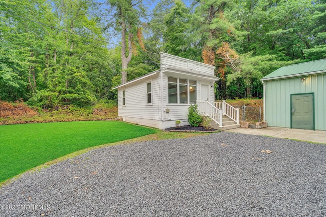 Photo - 302 Schoolhouse Rd