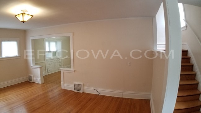 Photo - 361 20th St SE