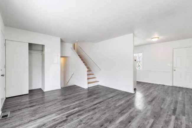 Photo - Spacious 4BR, 2BA Tri-Level Home with versatility and flexibility. $1675 /mo rent***