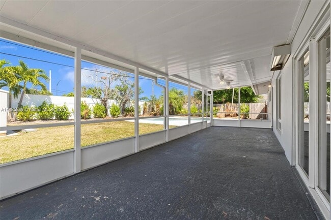 609 NW 30th Ct