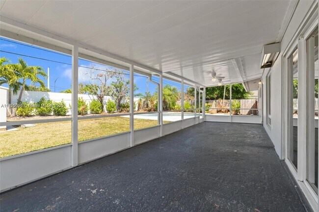 Photo - 609 NW 30th Ct