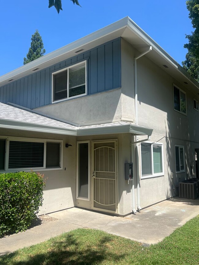 Building Photo - $500 OFF 1ST MONTH'S RENT!! REMODELED 2 BE... Rental