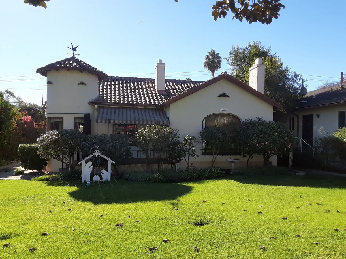 1500 sq.ft. Duplex with two car garage - 1966 E Washington Blvd Townhome