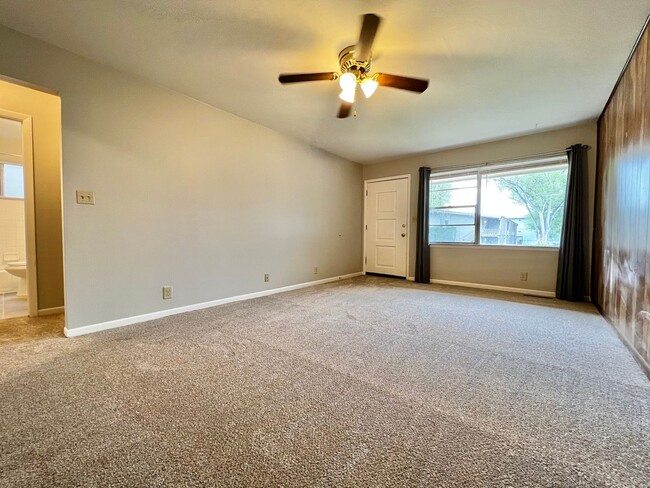 Photo - Great 2-Bed, 1-Bath Duplex Townhome Unit in Central...