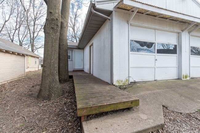 1441 E McDaniel St Unit B