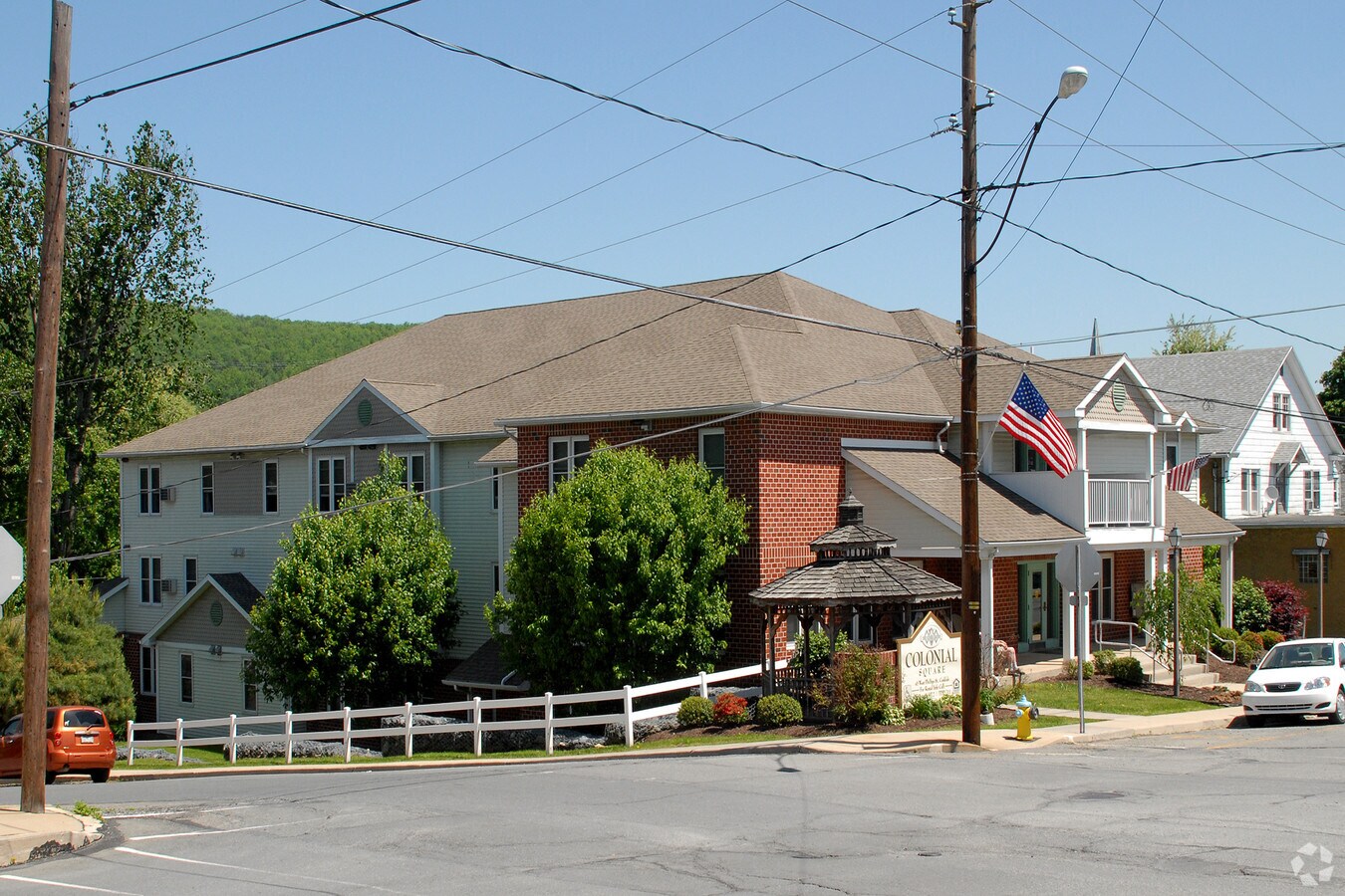 Photo - Colonial Square Apartments