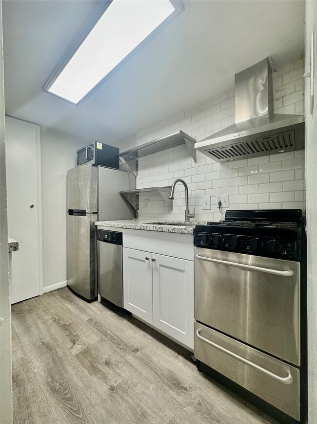 Building Photo - 2006 Sul Ross St