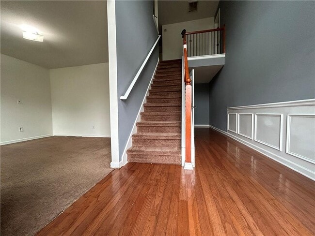 Photo - 1040 Baltic Way