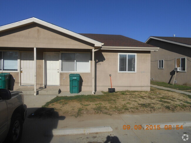 Building Photo - Great 3 Bedroom 2 Bath unit Rental