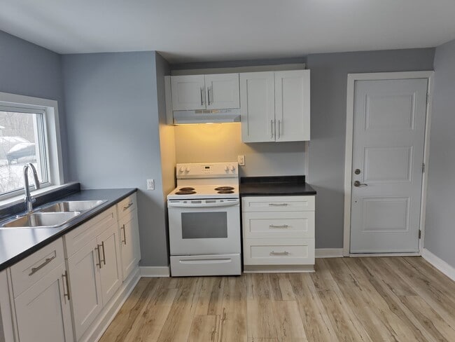 Photo - 17 Main St W Unit 2