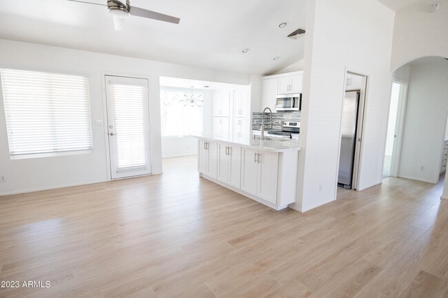 Photo - 1027 E Hearne Way