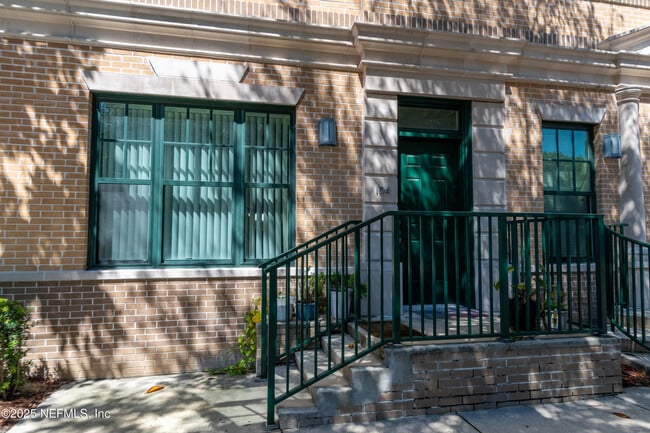 Photo - 1661 Riverside Ave