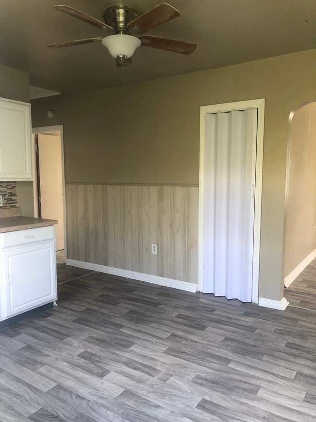 Building Photo - 1 Bedroom Newly renovated garden style apartments available for rent Unit 1791 MOUND ST