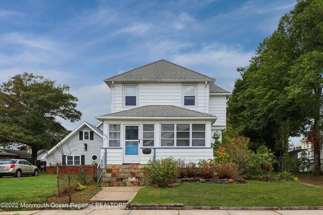 Photo - 1208 Maplewood Rd House