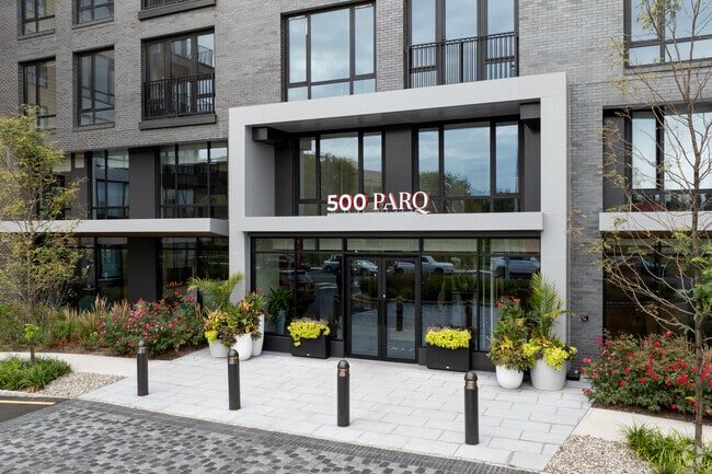 Photo - 500 Parq