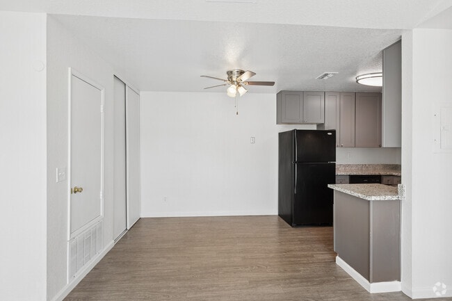 2BR, 1BA - 808SF - Dining Room