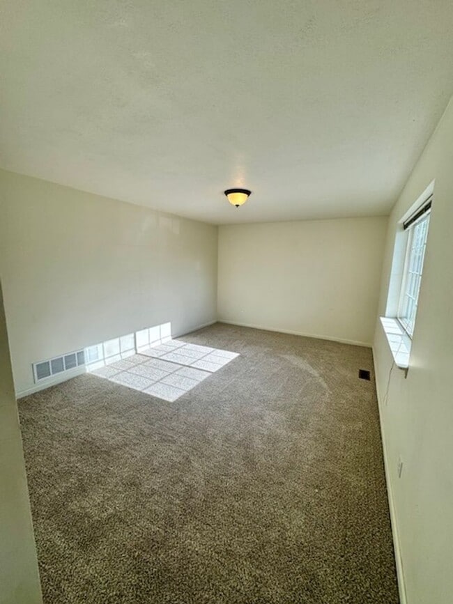 Building Photo - 3 Bedrooms, 2 Bathroom 4-plex; less than 2 miles to MSU